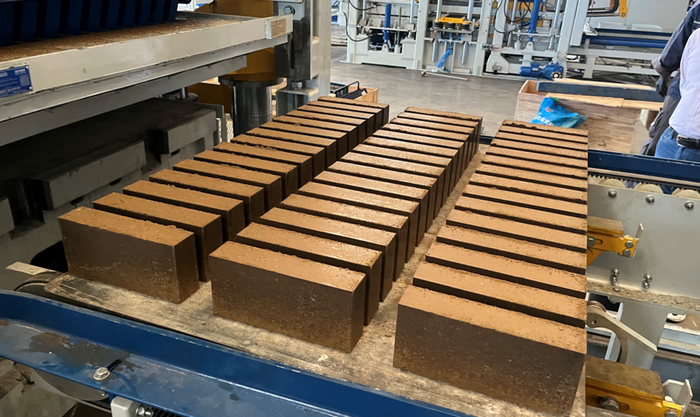 ZN1500 완전 자동 벽돌 제조 기계로 중국 동부 고객의 슬러지 자원 활용 역량 강화